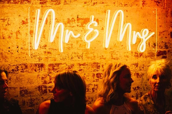 NeonSign-MrMrs