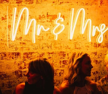 NeonSign-MrMrs